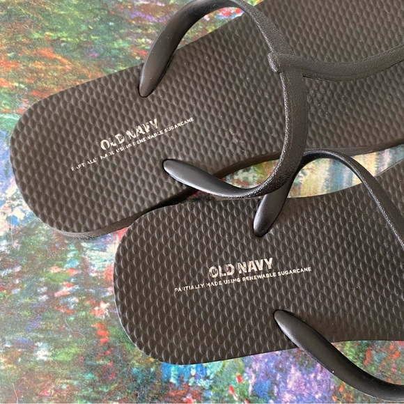 •Old Navy flip flops• Size 6 - Picture 5 of 5